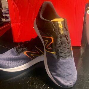 New Balance Men's Black and Yellow Athletic Shoes